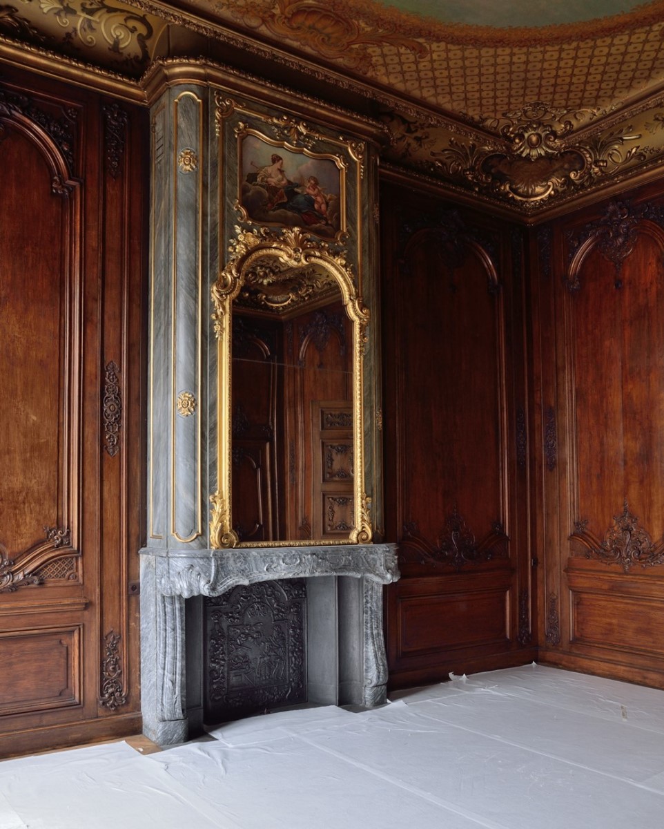 Cheminée en marbre gris — décor Régence